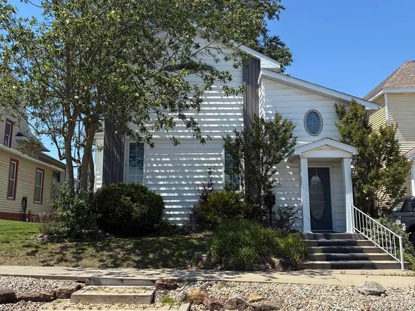 106 W 4th St, Bicknell, IN 47512