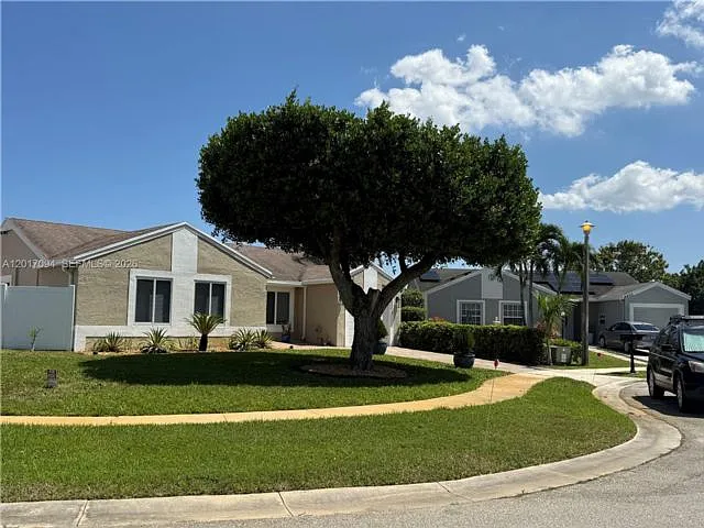18818 Cloud Lake Cir — Photo 1