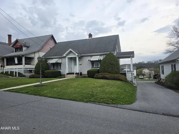 808 W 3rd St, Williamsburg, PA 16693