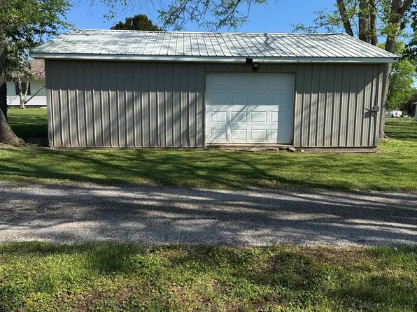 911 S Illinois St, Bicknell, IN 47512