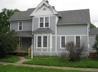 826 W 7th St, Waterloo, IA 50702