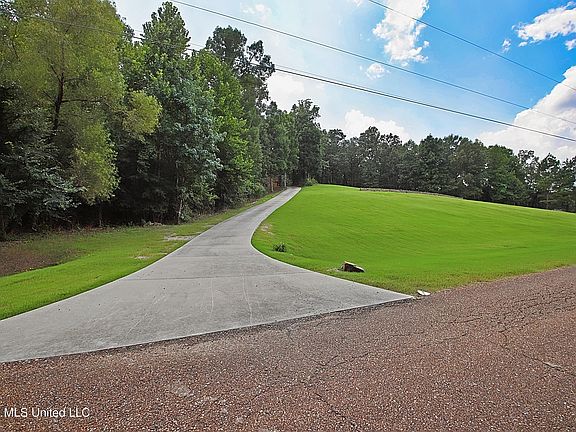 2nd image of 4384 Susan Ln