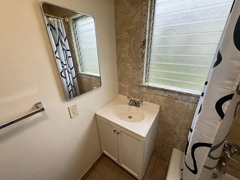835 Bay St #1 — Photo 34