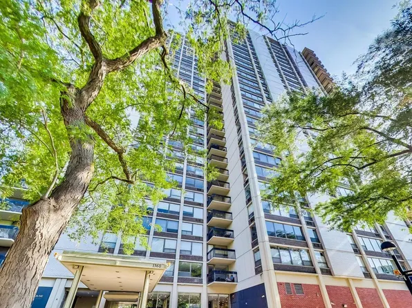 1360 N Sandburg Ter, Chicago, IL
