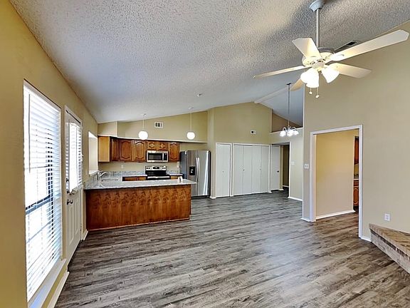 5th image of 1341 Greenbriar Ln