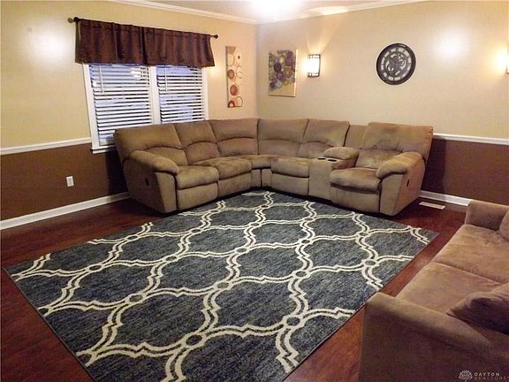 3rd image of 478 Mayfield Ct