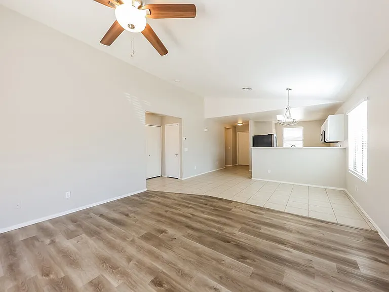11335 W Crestbrook Dr — Photo 3