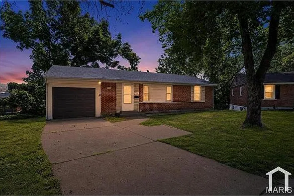 3 bed, 976 sqft, $1,350 — Photo 4