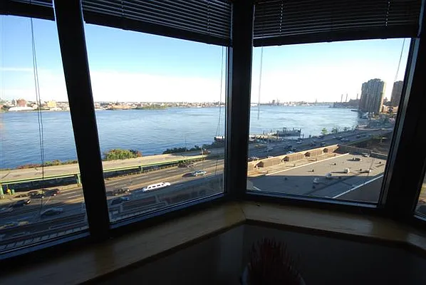 Sold by Luxury Habitat | media 10