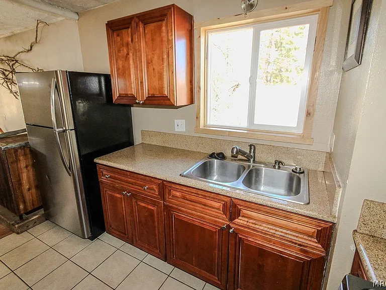 880 Wabash Ln — Photo 10