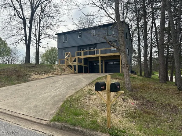 1113 Hillcrest St, Parkersburg, WV 26101