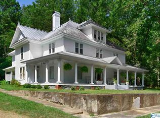 284 Lower Dry Creek Rd, Laceys Spring, AL 35754