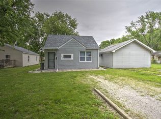 2060 N Maple Ave, Decatur, IL 62526