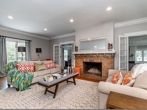 3rd image of 3079 Euclid Heights Blvd