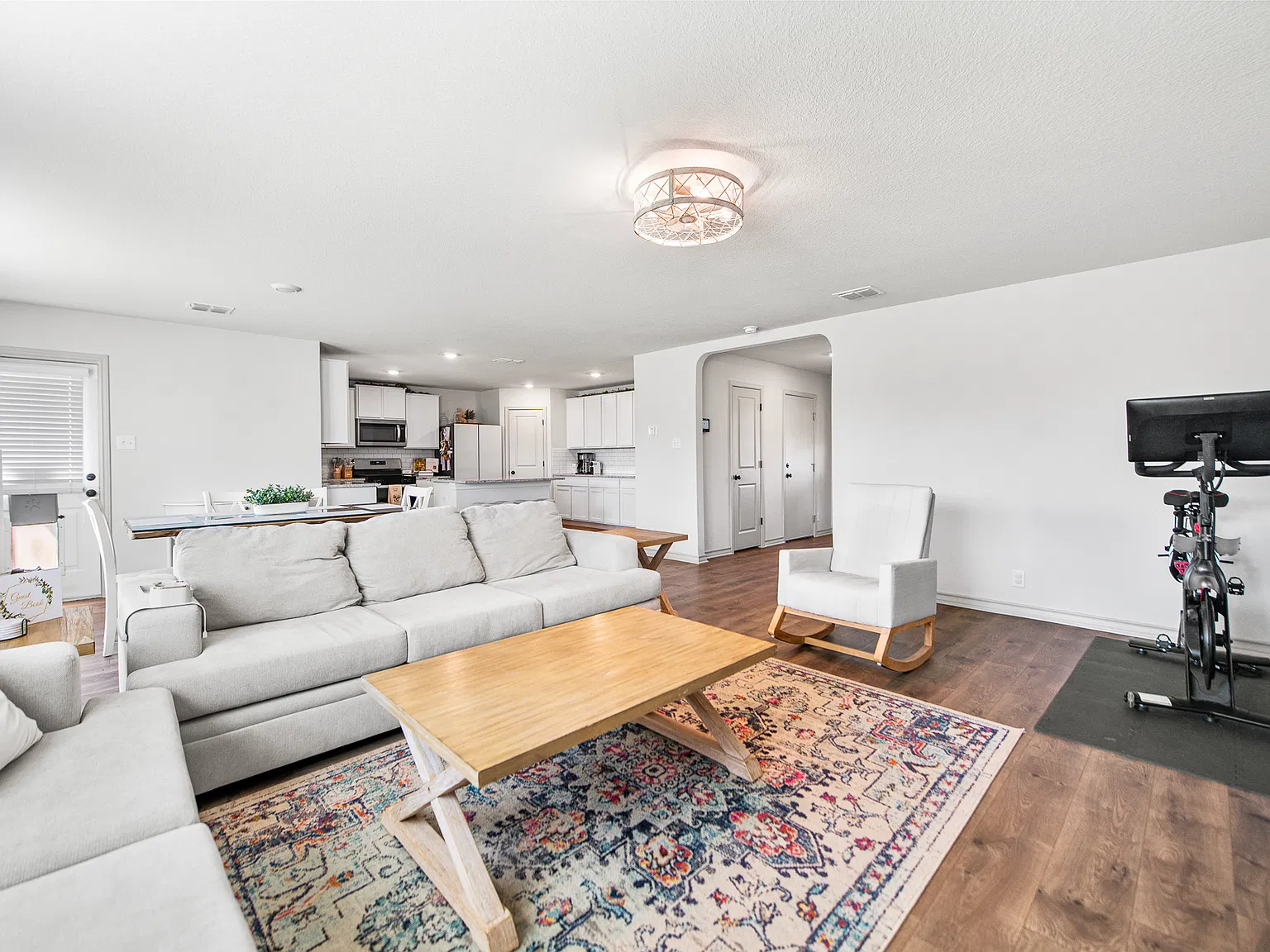 3 bed, 2253 sqft, $2,200 — Photo 4