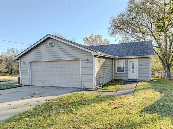 1913 5th Ave, Leavenworth, KS 66048