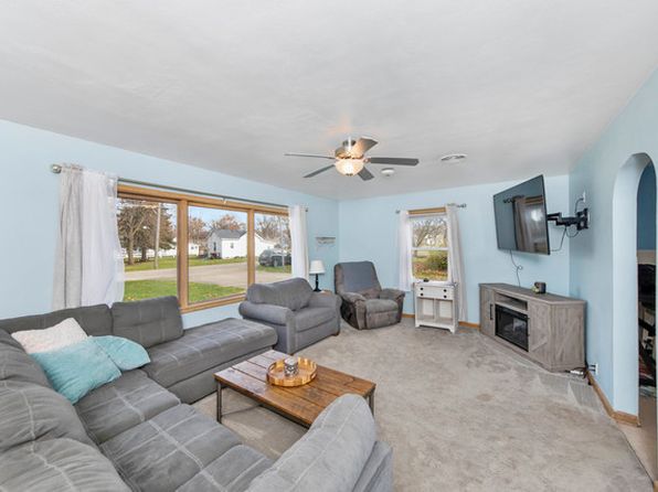 403 W 2nd St, Wenona, IL 61377