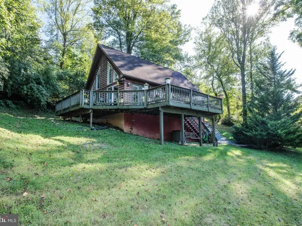 367 Northern Spy Dr, Linden, VA 22642