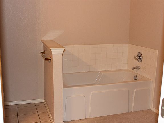 5th image of 622 E Lynn Ln
