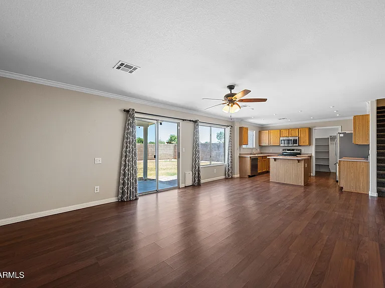 210 E Jasper Ct — Photo 6