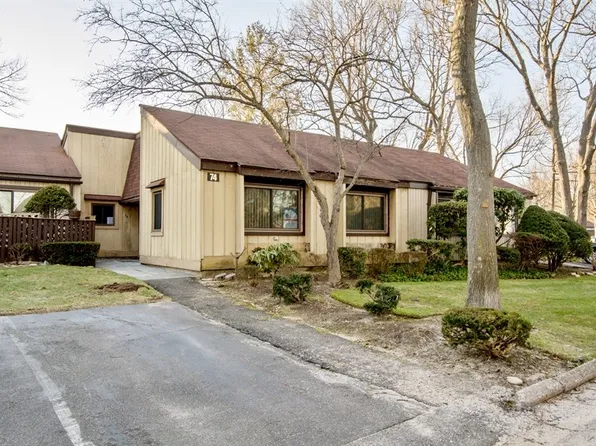 74 Strathmore Gate Dr, Stony Brook, NY 11790