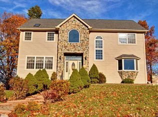4 Larch Ct, Poughkeepsie, NY 12603