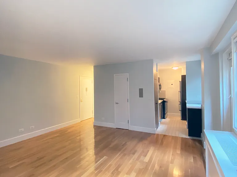 141 E 33rd St #2M — Photo 2