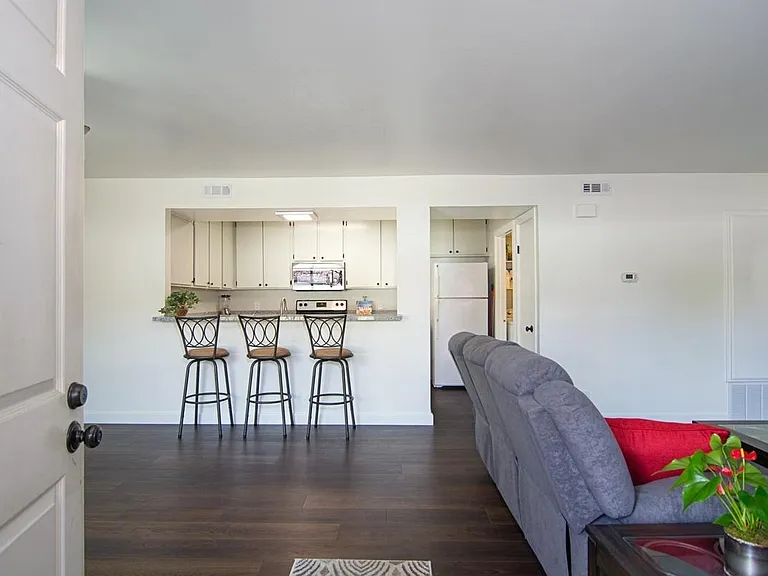 4050 Porte La Paz — Photo 2