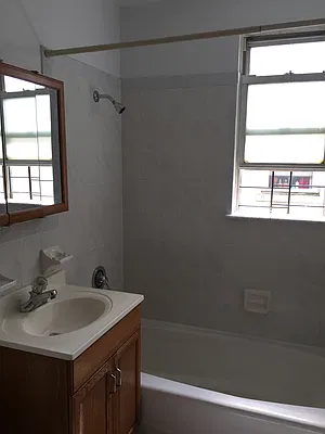 Rented by Metroline Realty | media 3