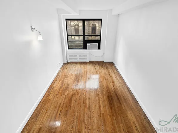 43 West 16th Street image 9 of 14