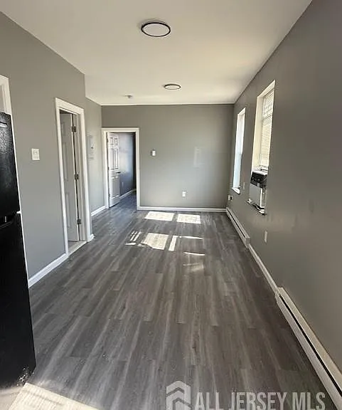 439 Barclay St — Photo 6