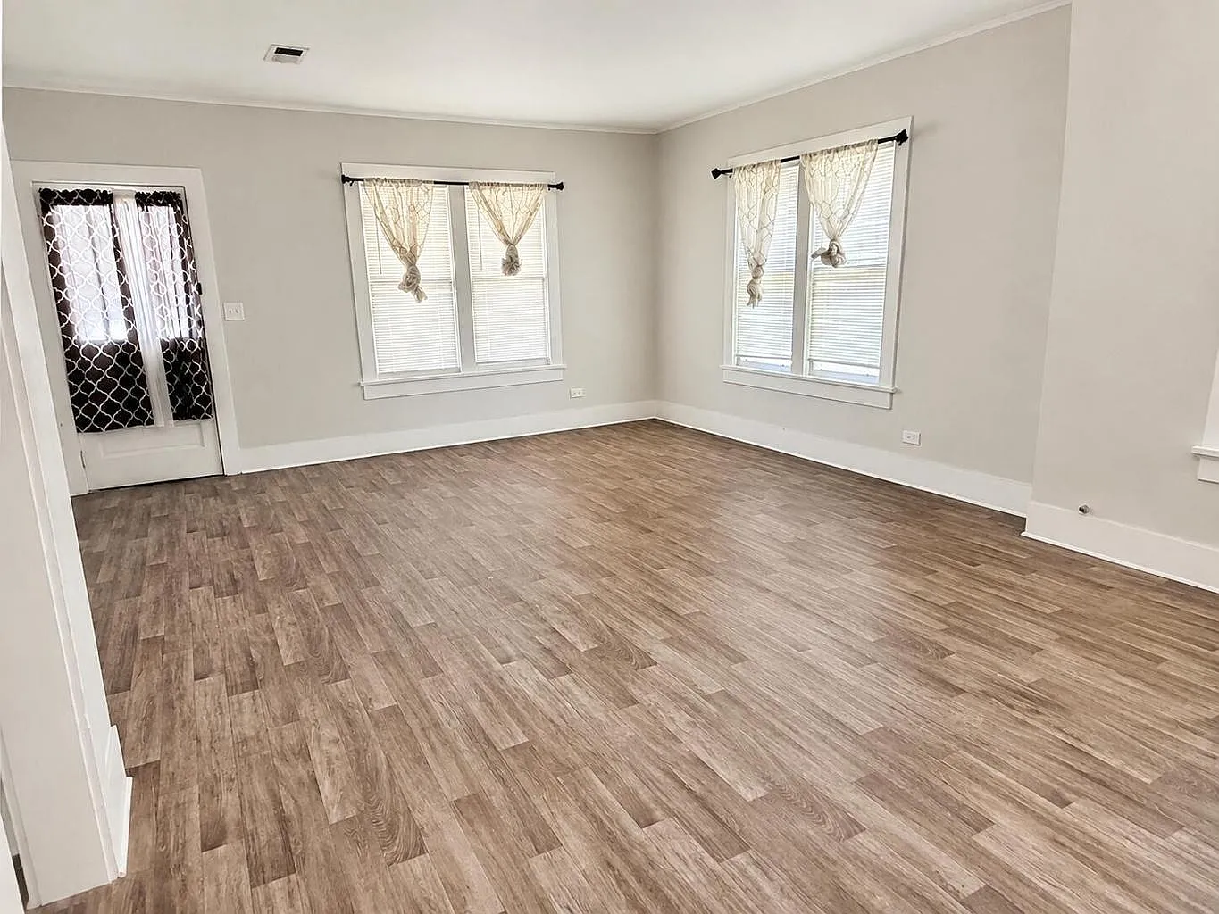 3 bed, 1500 sqft, $1,500 — Photo 2