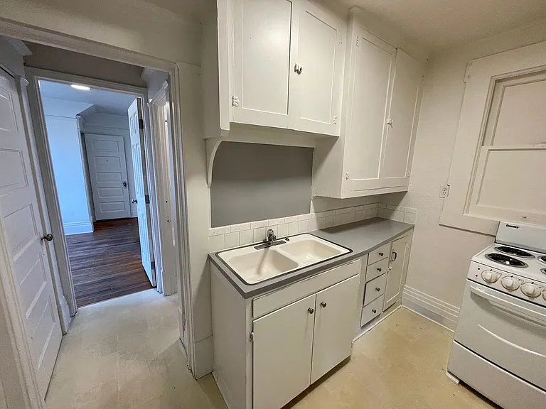 1125 W 11th Ave - 14 Unit — Photo 14