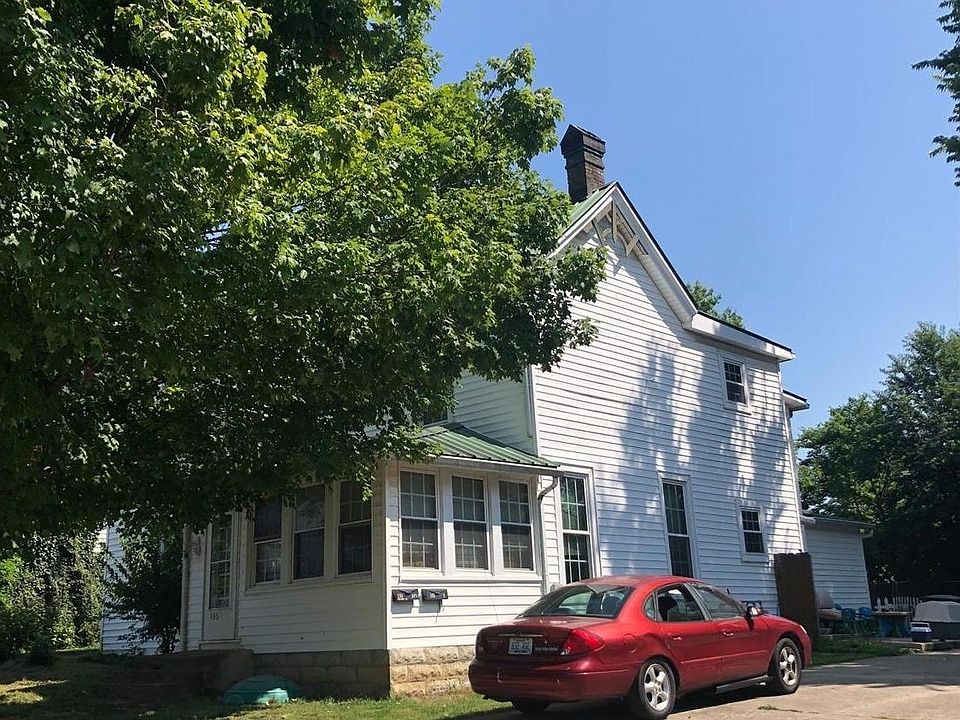 2nd image of 135 College St