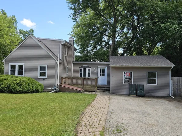 611 Golfview Dr, Round Lake Beach, IL 60073