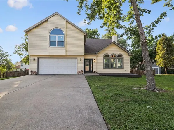 902 16th Ave S, Greenwood, MO 64034