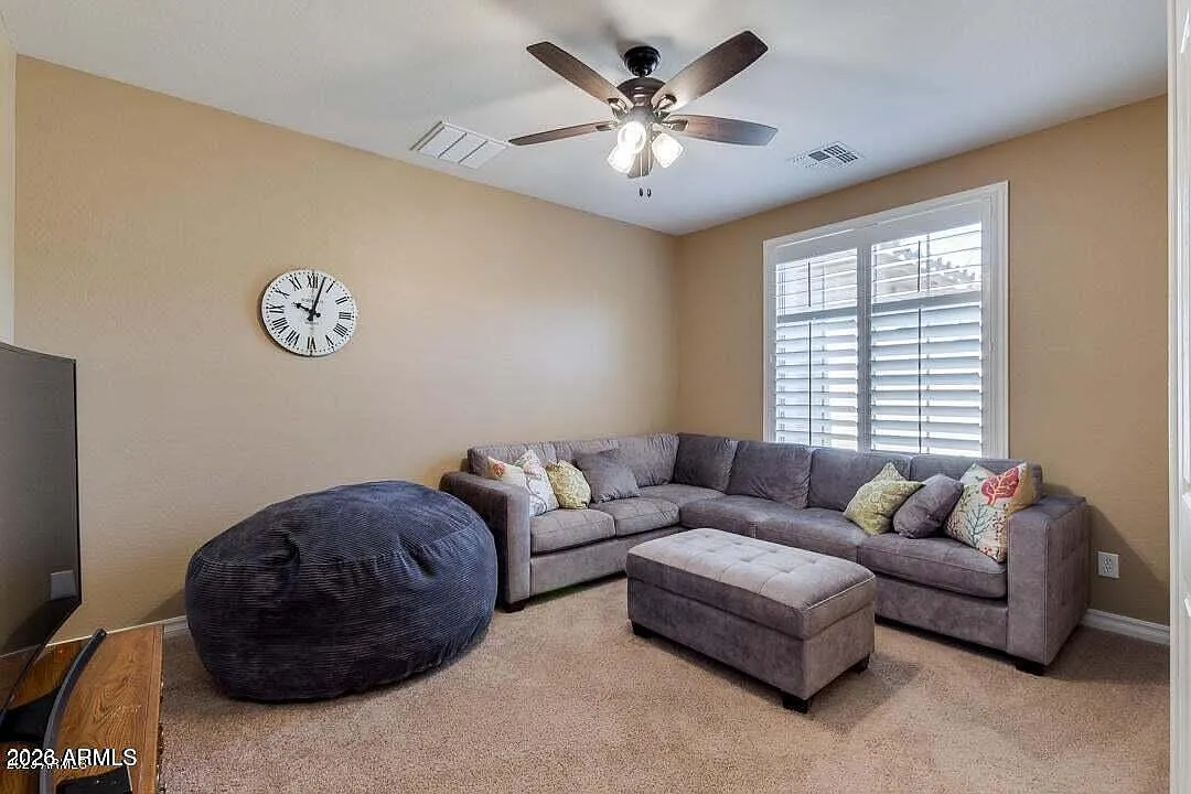 4 bed, 3.0 bath, 2692 sqft, $3,200 — Photo 4