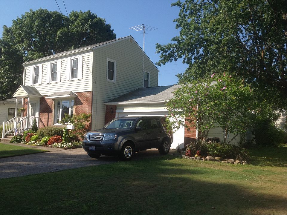 1st image of 284 E 324th St