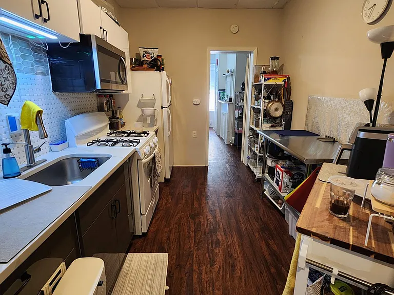 207 Bowers St #2L — Photo 6