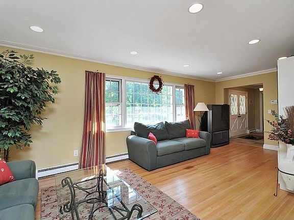 3rd image of 241 Davidson Ave