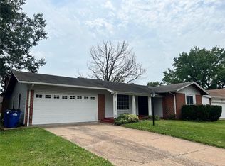 2420 Greenbriar Dr, Florissant, MO