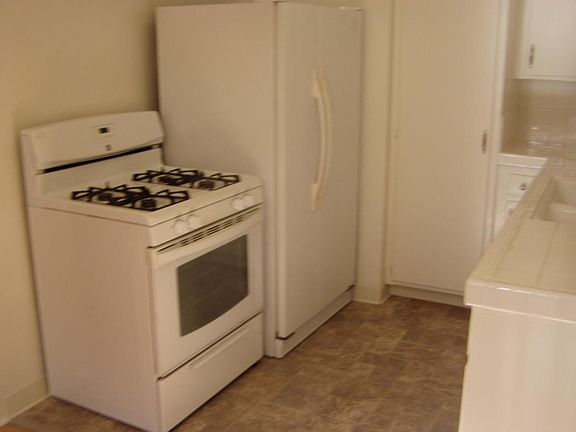 5th image of 912 N Genesee Ave APT 1