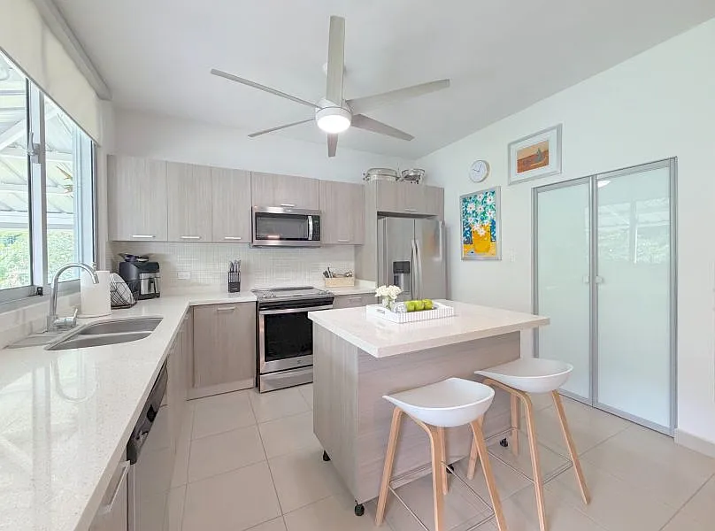 3 bed, 2.5 bath, 2300 sqft, $4,800 — Photo 2