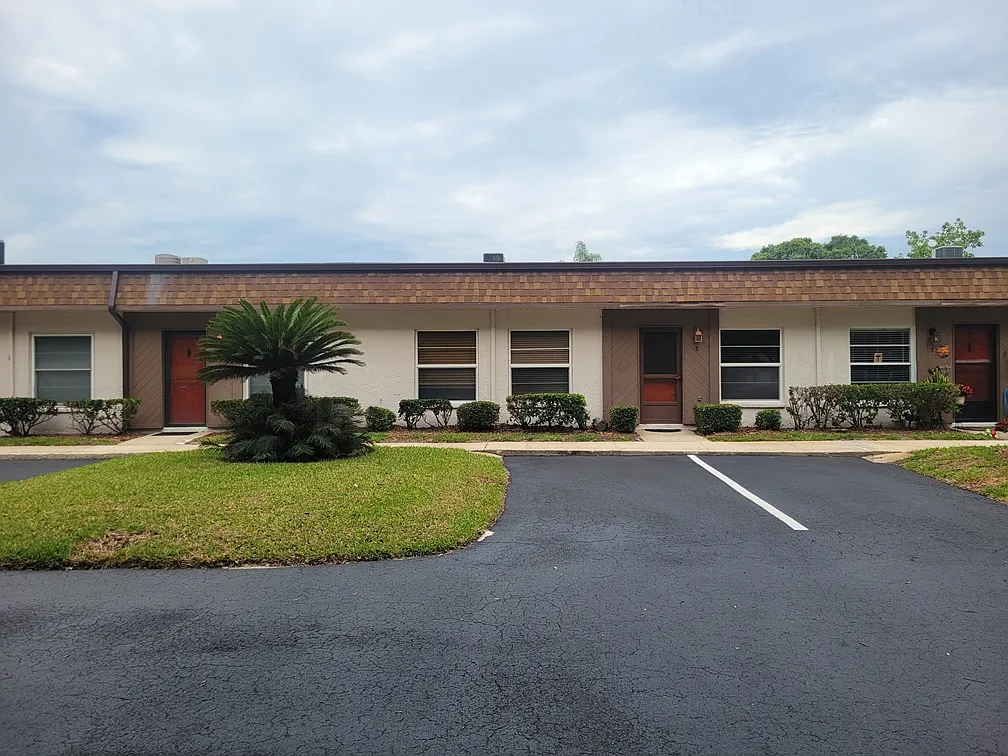 2 bed, 1.5 bath, 825 sqft, $1,100 — Photo 2