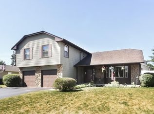 3740 Whispering Trails Dr, Hoffman Estates, IL 60192