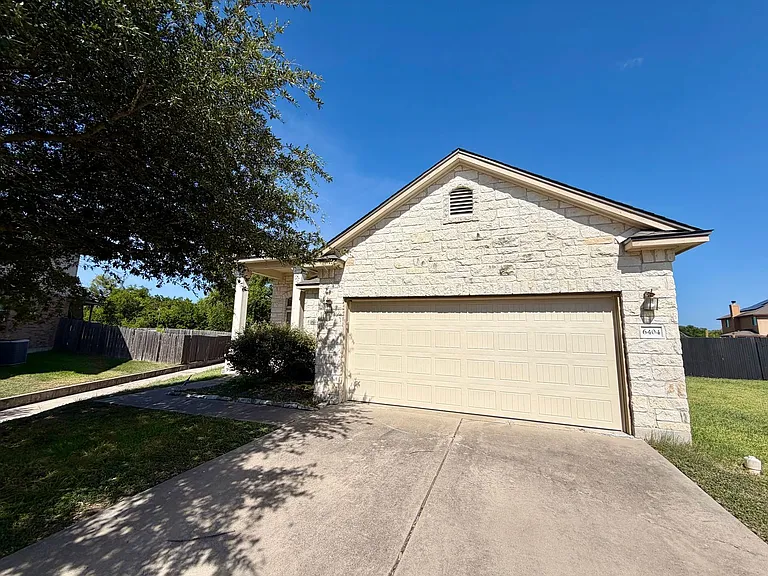 6404 Mundo Dr — Photo 2