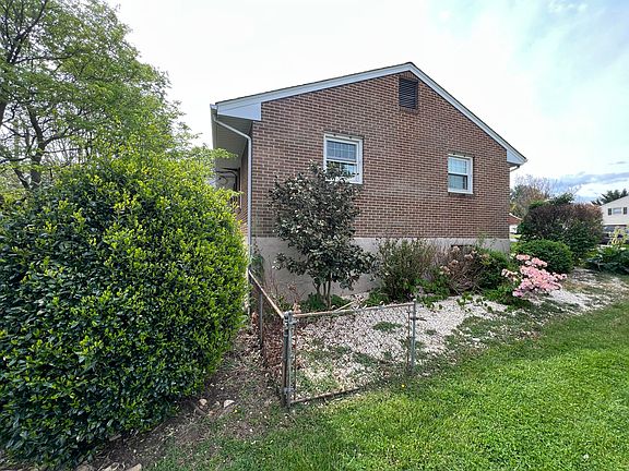 4th image of 236 Parkwood Ave