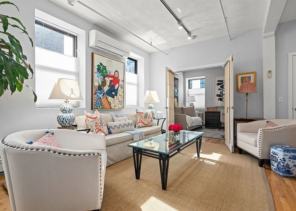 1st image of 34 Plympton St #1