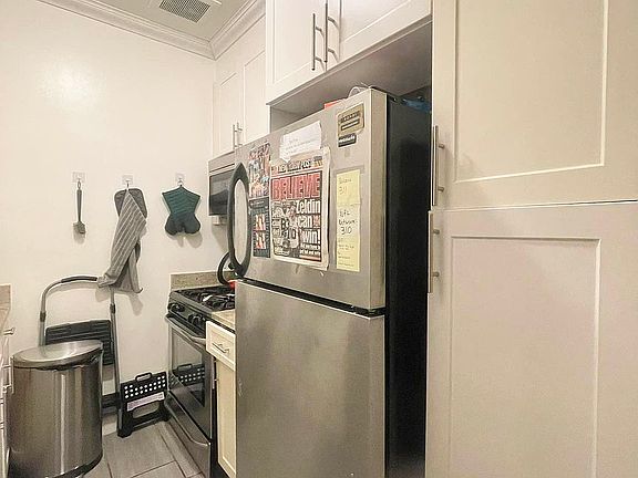 4th image of 113 Elizabeth St APT 3B