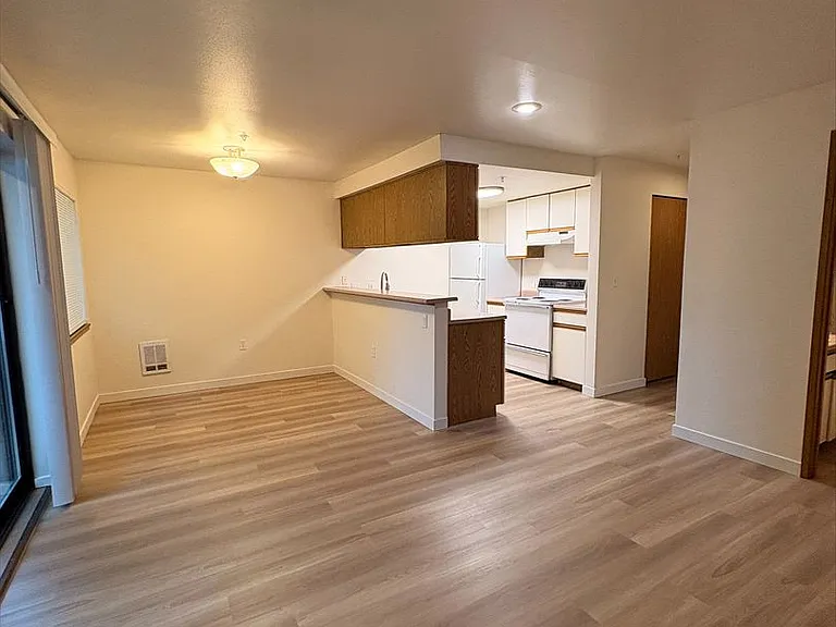 Avalon West Apartments — Photo 5